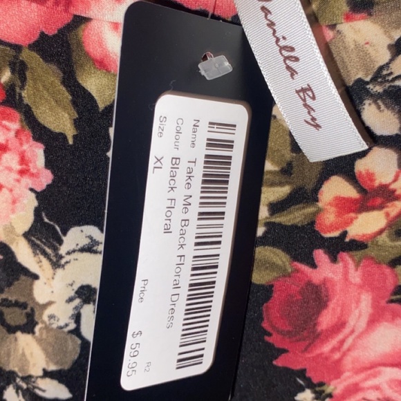 Beautiful, very flattering 👗 ❤️❤️make me an offer❤️❤️ - Picture 3 of 3